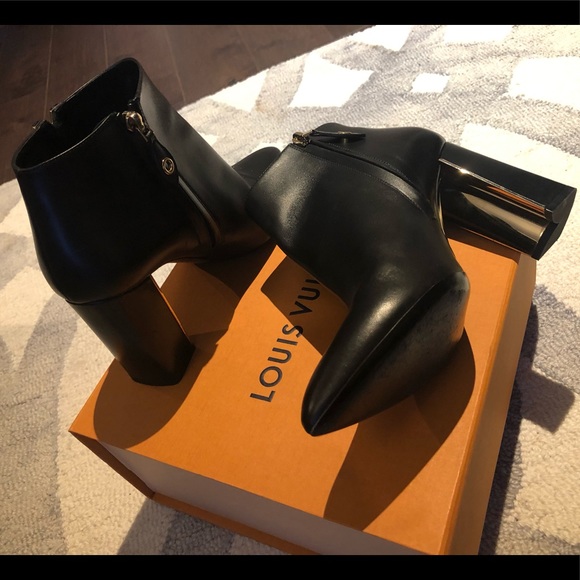 LOUIS VUITTON UPPER EAST LOW BOOTS Sz 38 - Picture 2 of 10